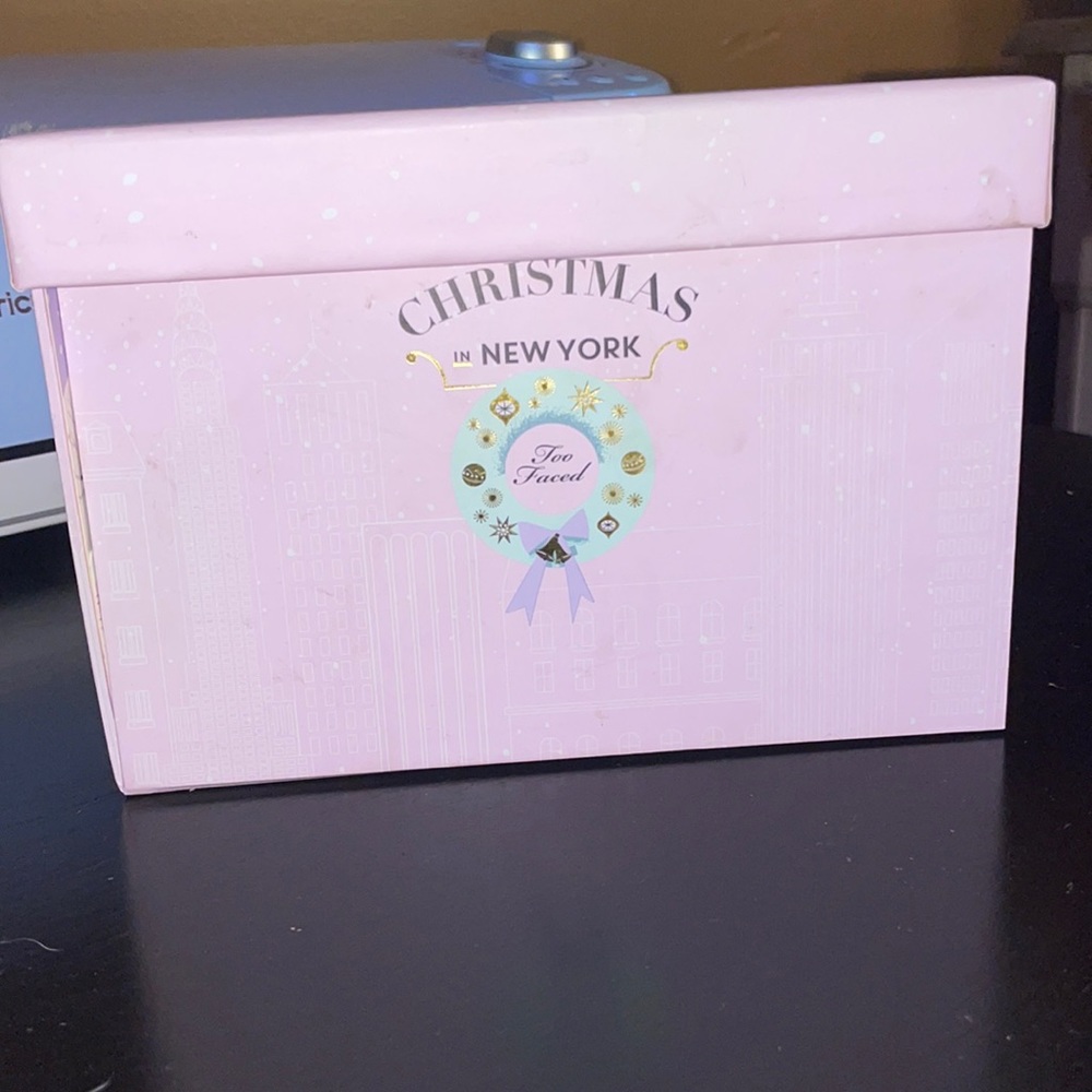 Too faced Christmas in New York palette